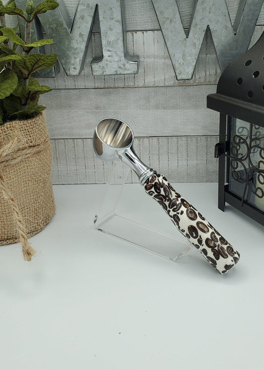 Coffee scoop with coffee bean and cream Handel